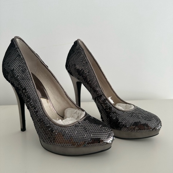 Michael Kors York Gunmetal Sequin Platform size 6 M New with box - Picture 4 of 7
